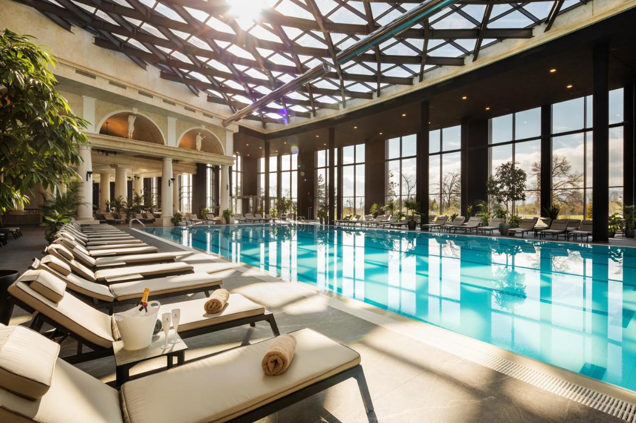 Kings' Valley Medical & Spa Hotel Kazanlak Exterior photo The pool at the spa