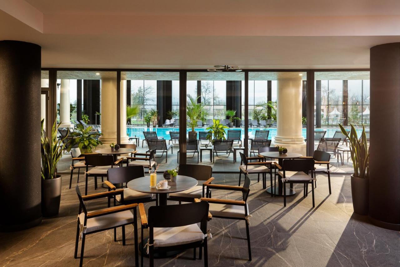 Kings' Valley Medical & Spa Hotel Kazanlak Exterior photo The Pool Bar