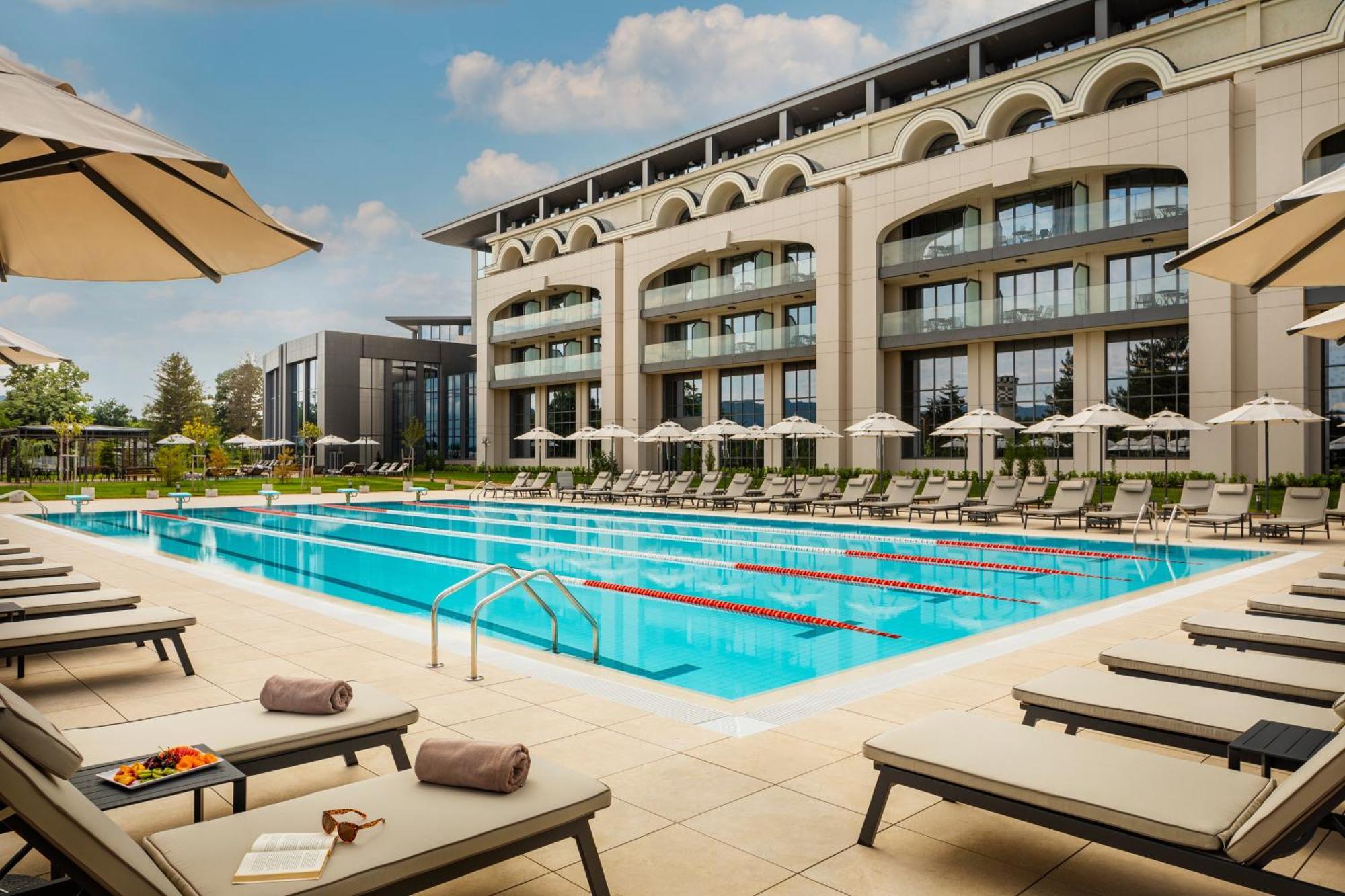 Kings' Valley Medical & Spa Hotel Kazanlak Exterior photo The swimming pool at the hotel