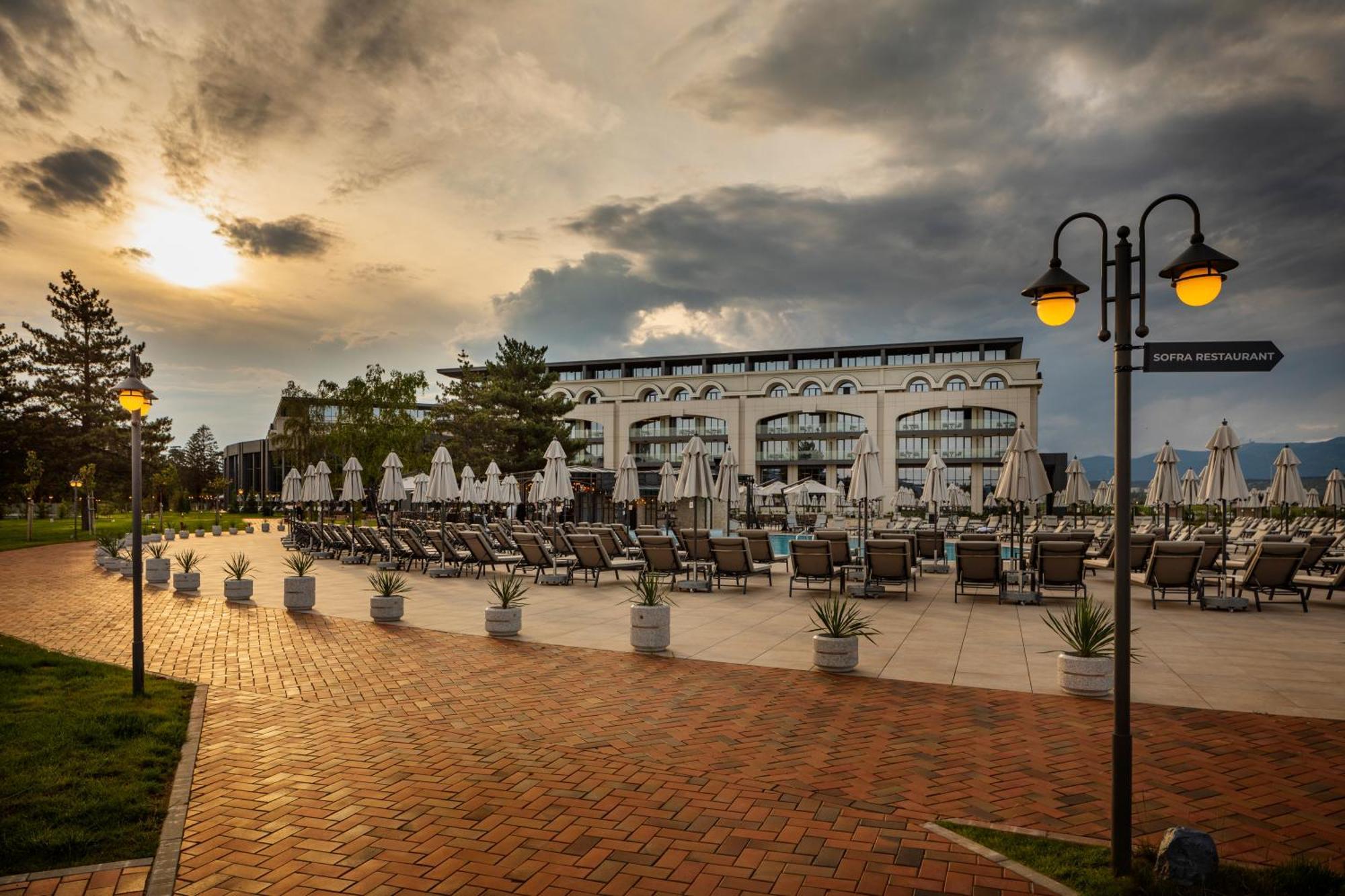 Kings' Valley Medical & Spa Hotel Kazanlak Exterior photo Sunset at the hotel