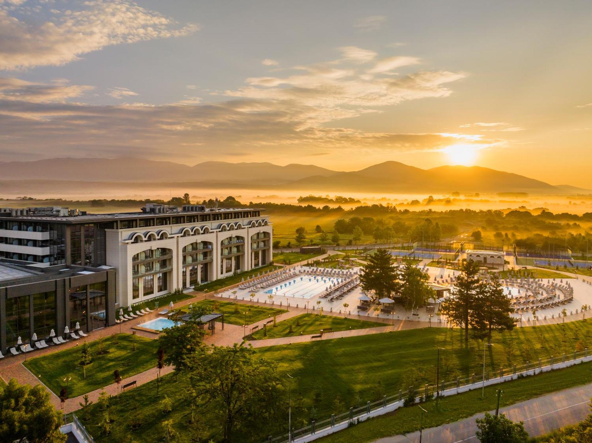 Kings' Valley Medical & Spa Hotel Kazanlak Exterior photo Sunset at the hotel