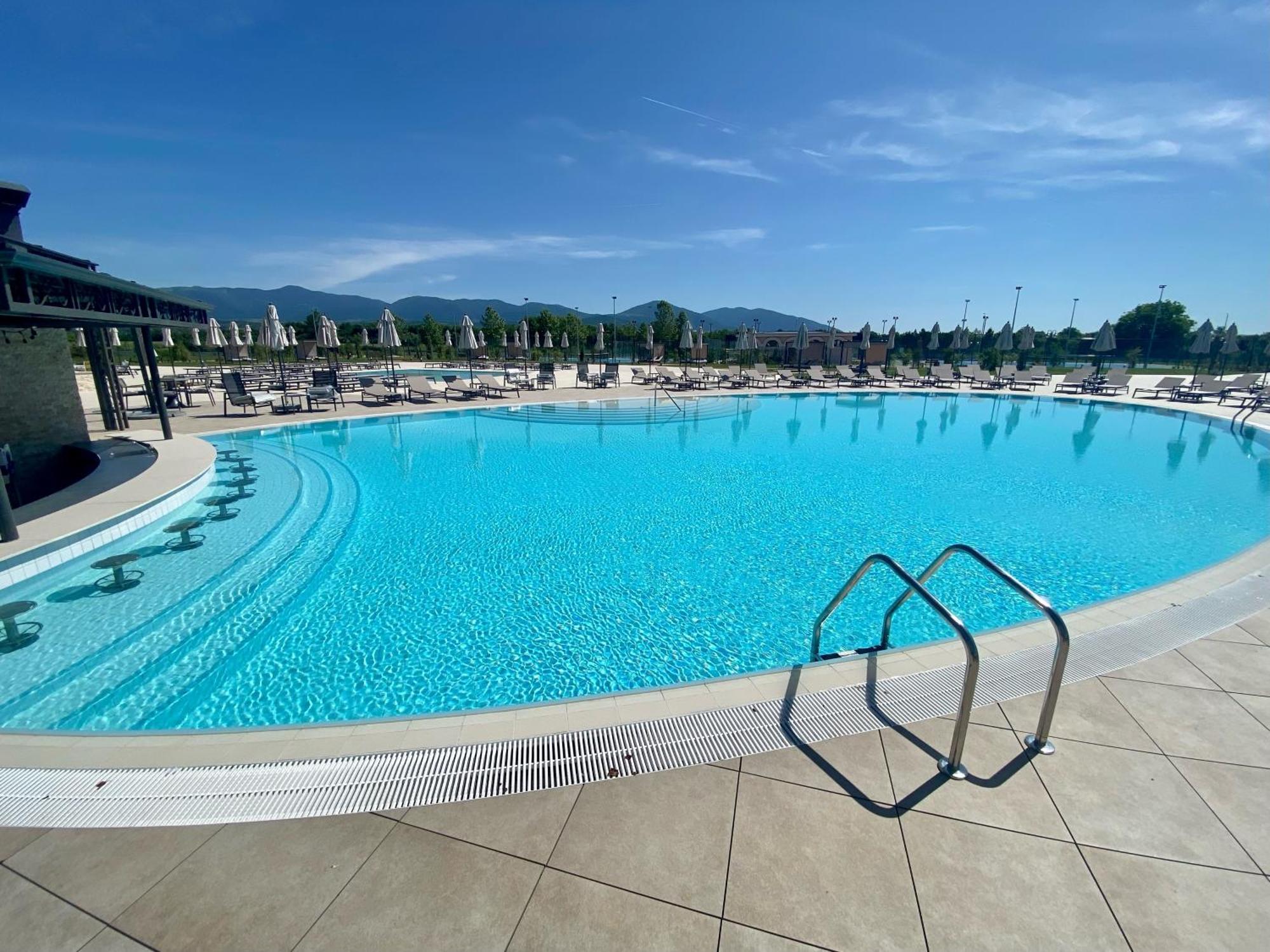 Kings' Valley Medical & Spa Hotel Kazanlak Exterior photo The swimming pool at the complex
