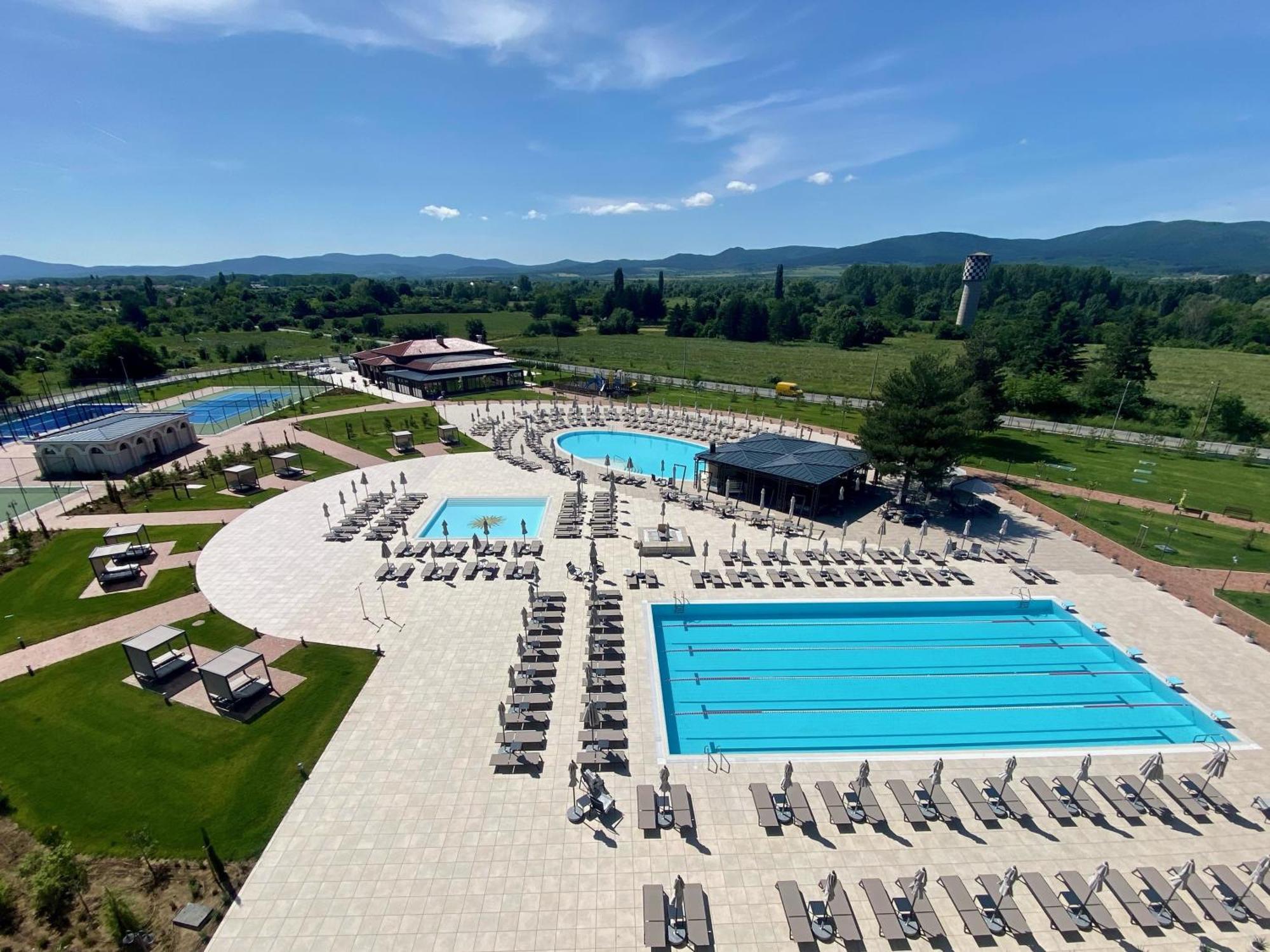 Kings' Valley Medical & Spa Hotel Kazanlak Exterior photo Aerial view of the complex