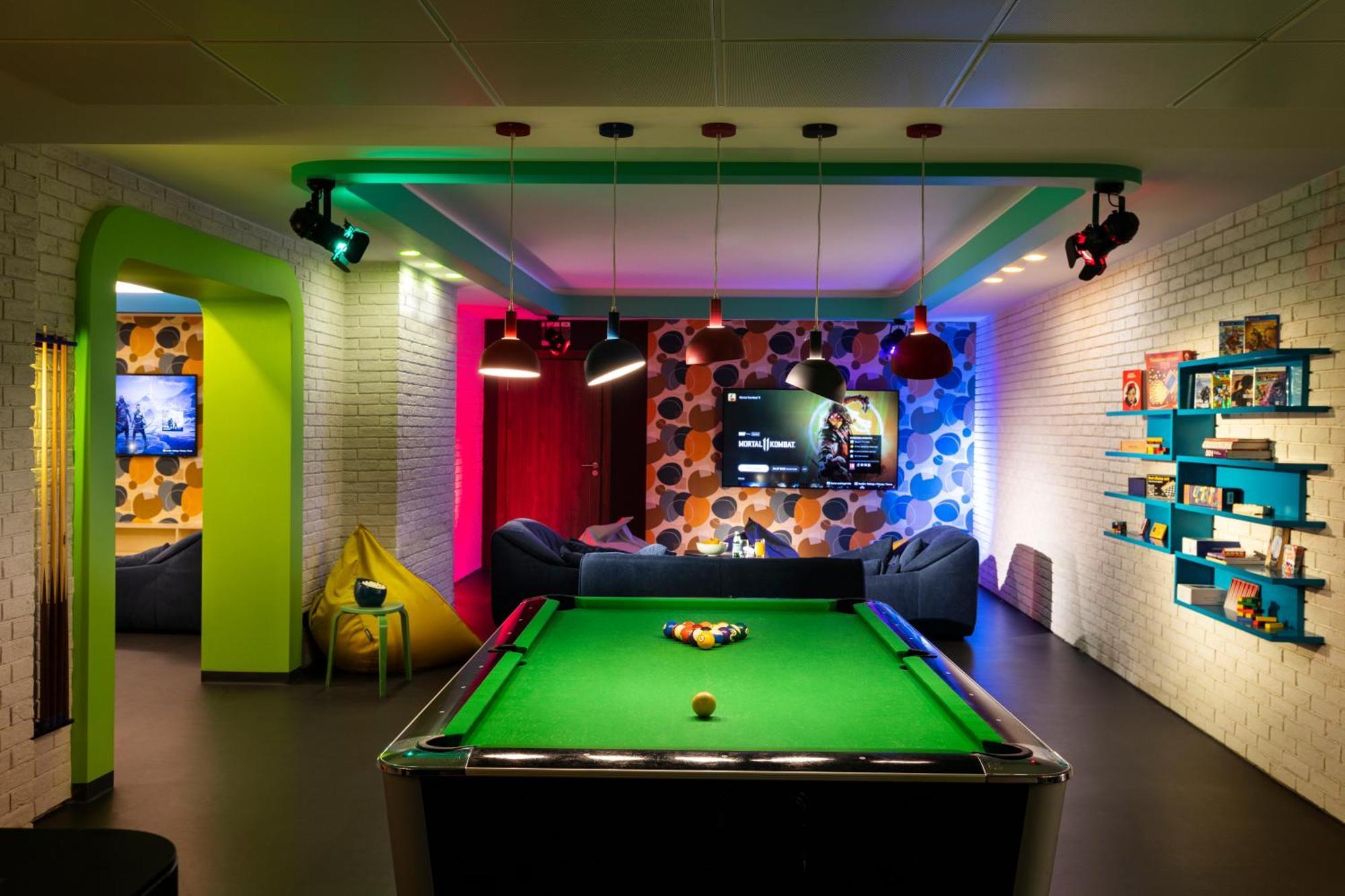 Kings' Valley Medical & Spa Hotel Kazanlak Exterior photo The games room at the new BBC Television Centre